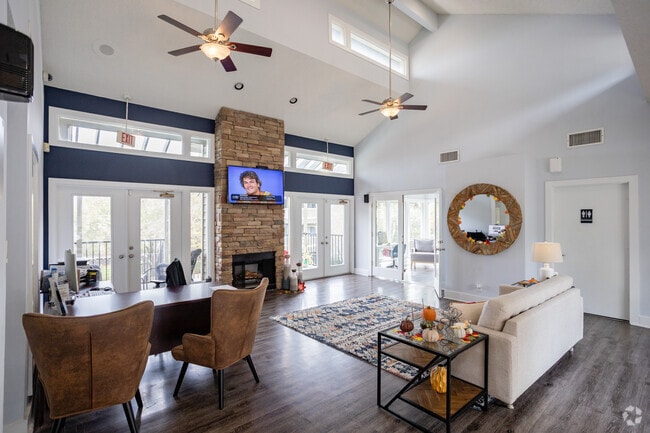 Interior Photo - Highlands at the Lake