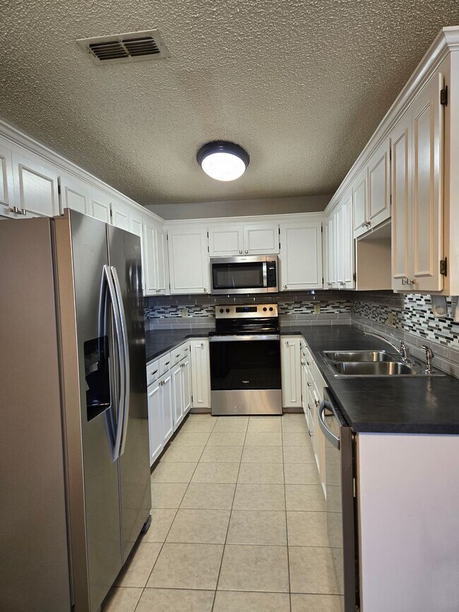 Foto del edificio - 1032 Mockingbird Ln