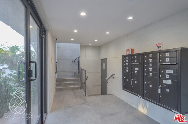 Building Photo - 1727 Glendon Ave