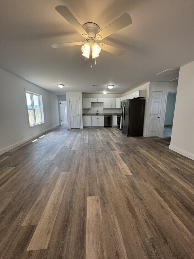 Building Photo - "Charming 3-Bed Haven with Granite Touches...