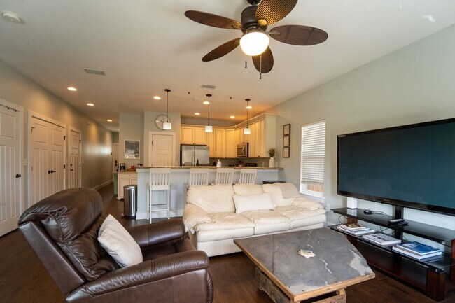 Building Photo - 3/2/2 Anastasia Island Home