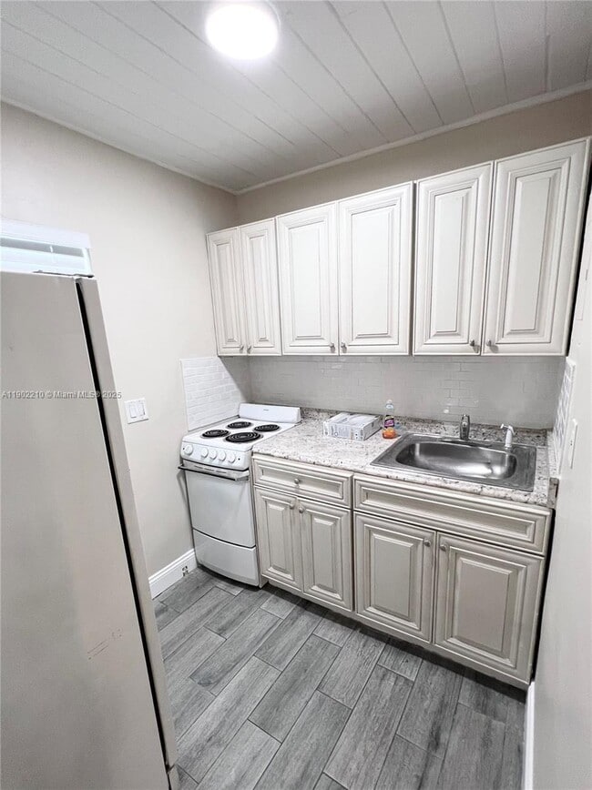 Foto del edificio - 408 Hibiscus Ave