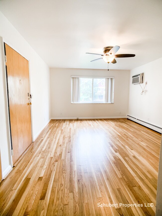Sala de estar n.° 2 - 3154 Schubert Ave