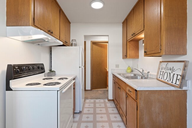 Building Photo - 2M Apartments