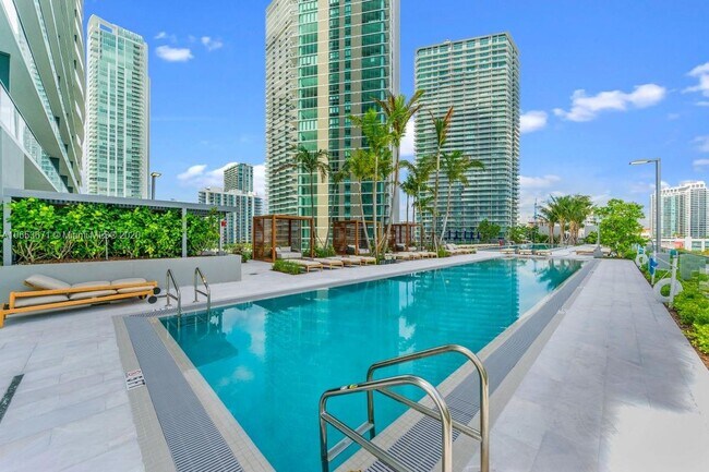 Foto del edificio - 3131 NE 7th Ave