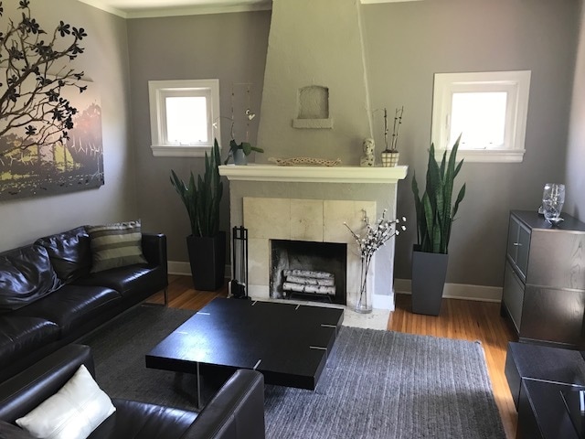 Foto del edificio - 1040 N Harper Ave