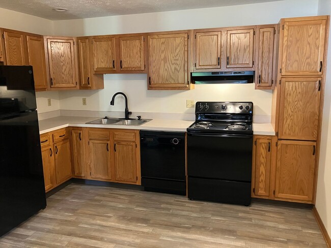 Foto del edificio - Charming 2-Bedroom Ranch in Peaceful Piqua...