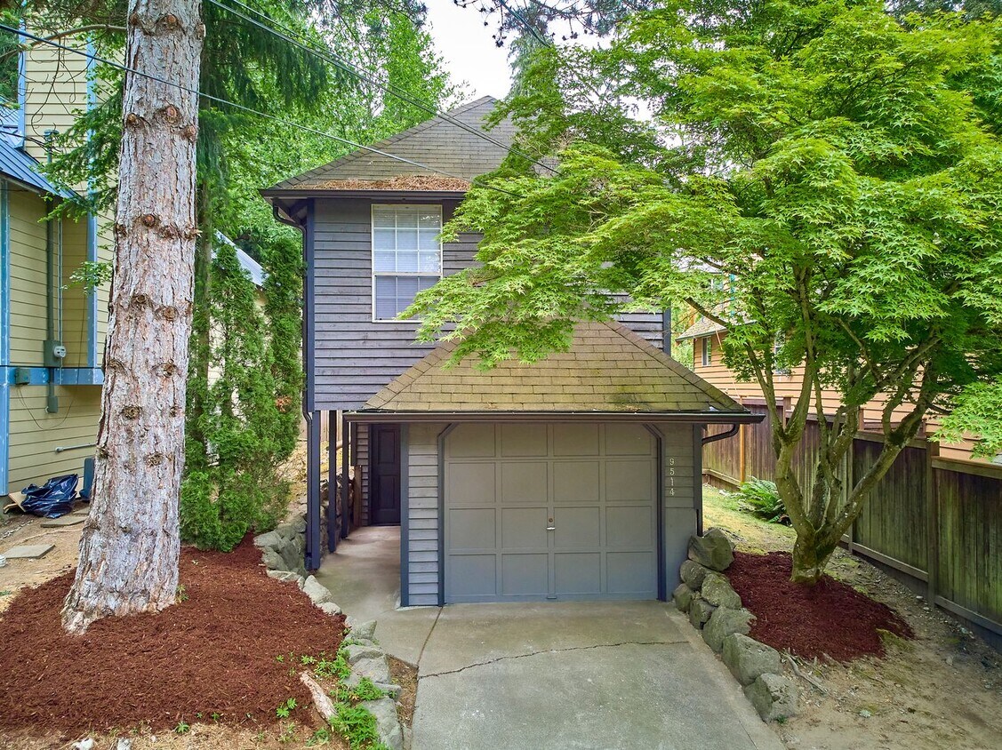 Foto principal - Delightful 3 bedroom home near Matthews Be...