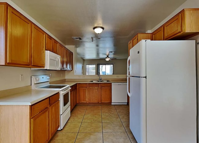 Building Photo - 1603 W Alta Vista Rd