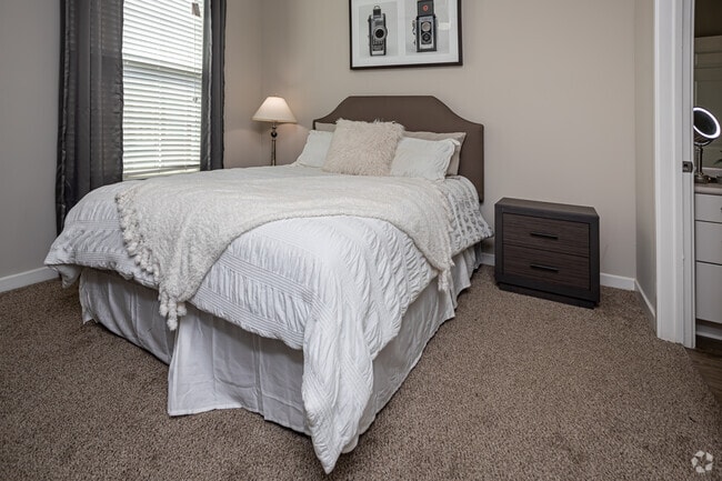 1BR, 1BA - 575SF - The Saulet