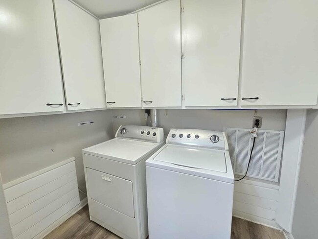 Building Photo - 3318 Moulton Ln