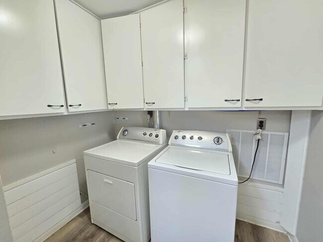 Foto del edificio - 3318 Moulton Ln