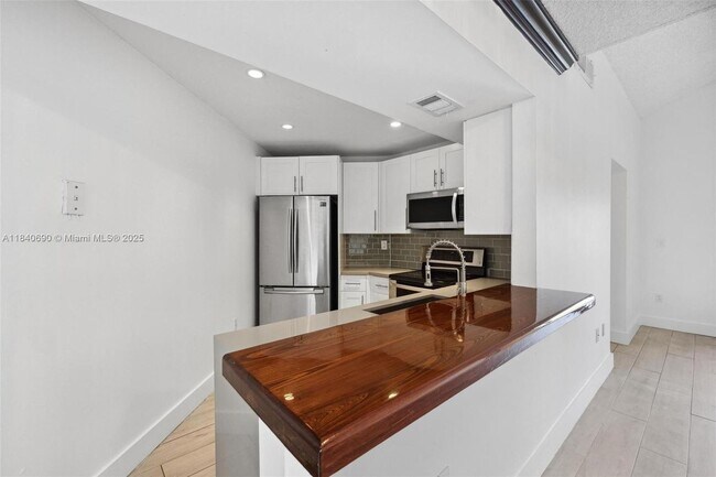 Foto del edificio - 9741 Fontainebleau Blvd