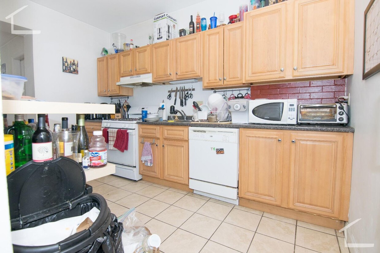 Primary Photo - Spacious, Sunny Brighton 5 bed/2 bath on B...