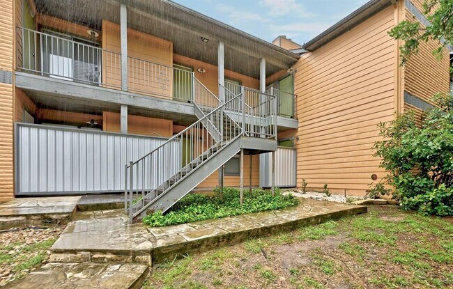 Building Photo - 3204 Menchaca Rd