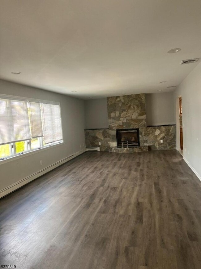 Building Photo - 248 Outwater Ln
