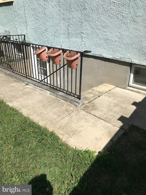 Foto del edificio - 7206 Carroll Ave