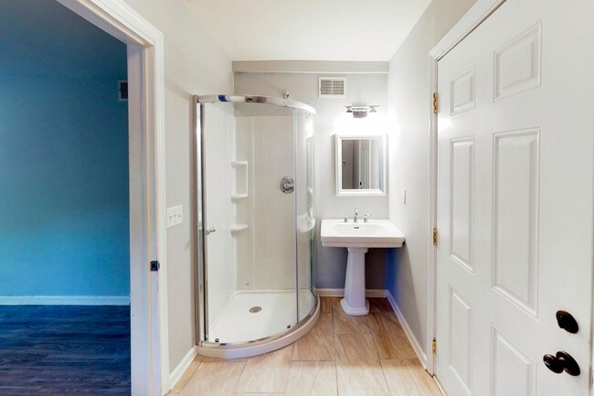 Building Photo - Charming West Ashley Ranch
