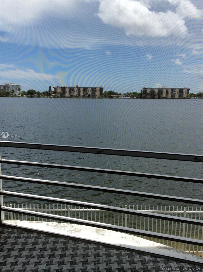 Foto del edificio - 1140 NE 191st St