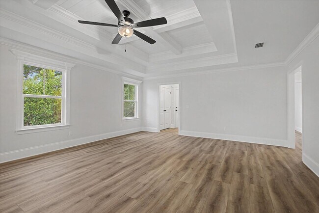 Foto del edificio - 4 Bedroom Home Available Now!