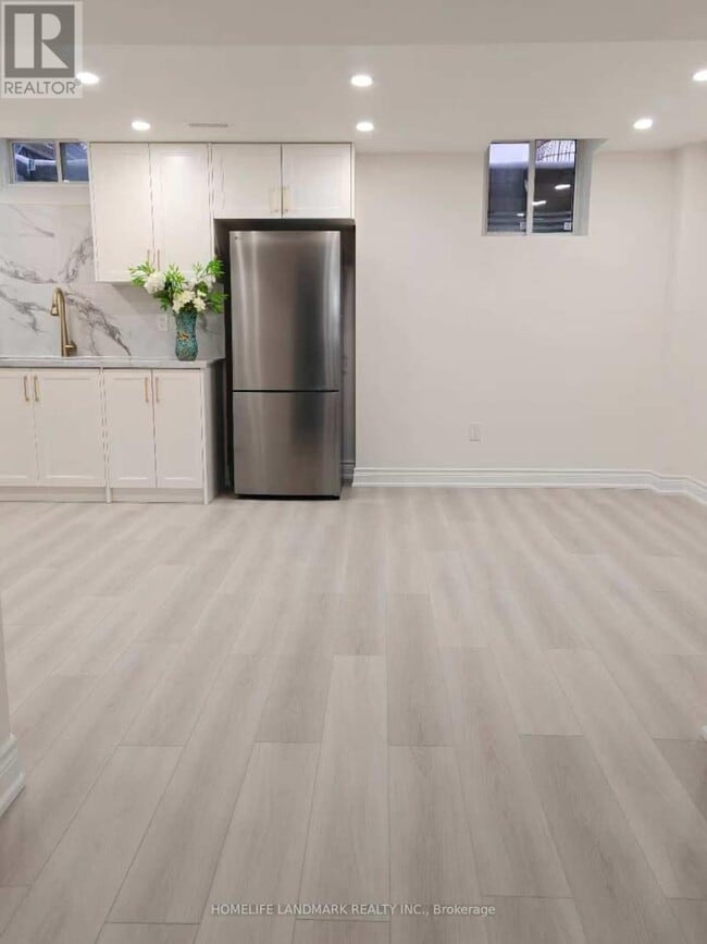 Photo du bâtiment - 252 Borealis Ave