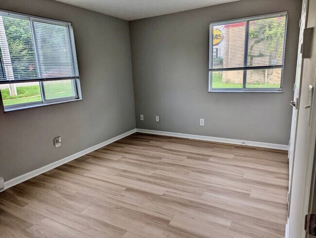 Foto del edificio - A Fresh Start: Renovated 2-Bedroom in Serene Englewood with Washer/Dryer Hookups!