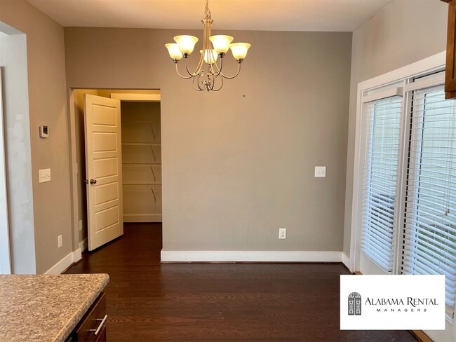 Foto del edificio - Townhome for rent in Chelsea!  Available to View Now!!!