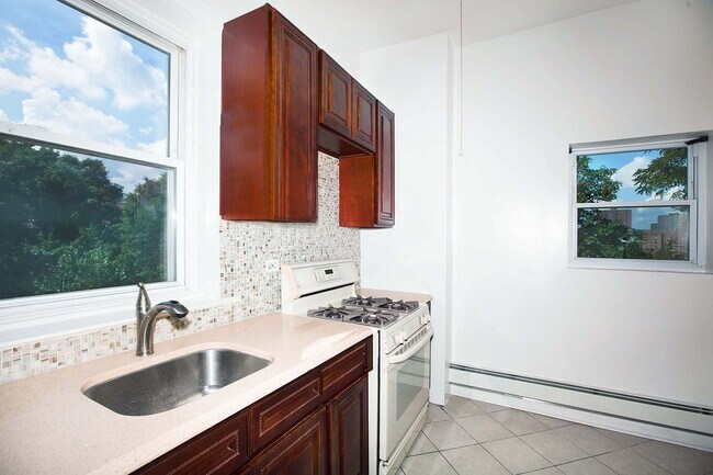 Building Photo - 2743 Kingsbridge Ter
