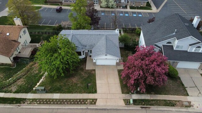 Building Photo - 3 bdrm 2.5 bth Home 2 Car Garage-Dog Friendly