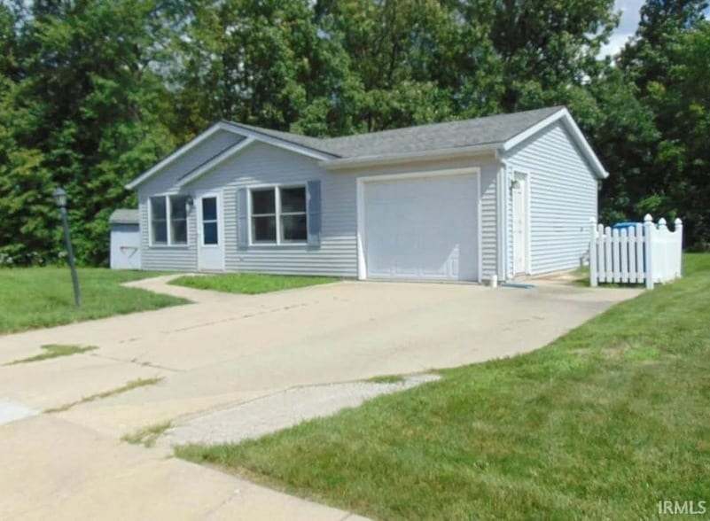 Foto principal - 12930 Indiana St