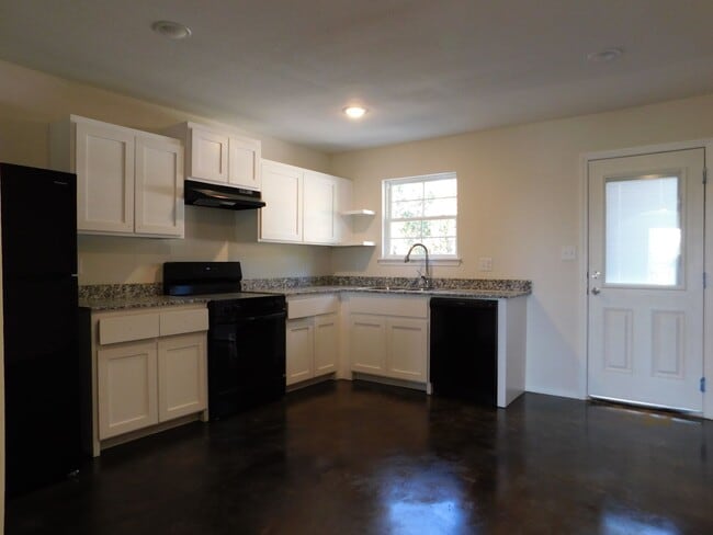 Building Photo - 625 Poplar St