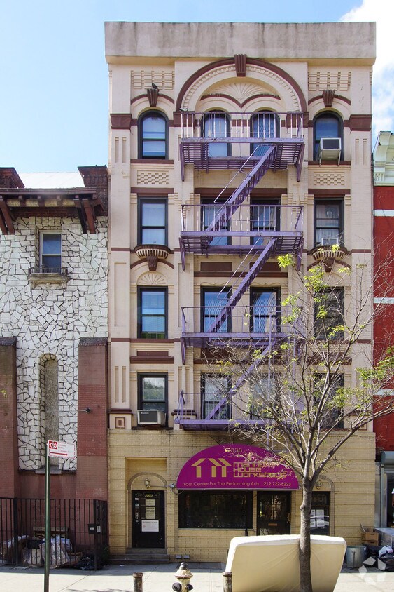 Building Photo - 338 E 106th St