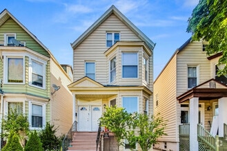 Building Photo - 2707 N Ridgeway Ave