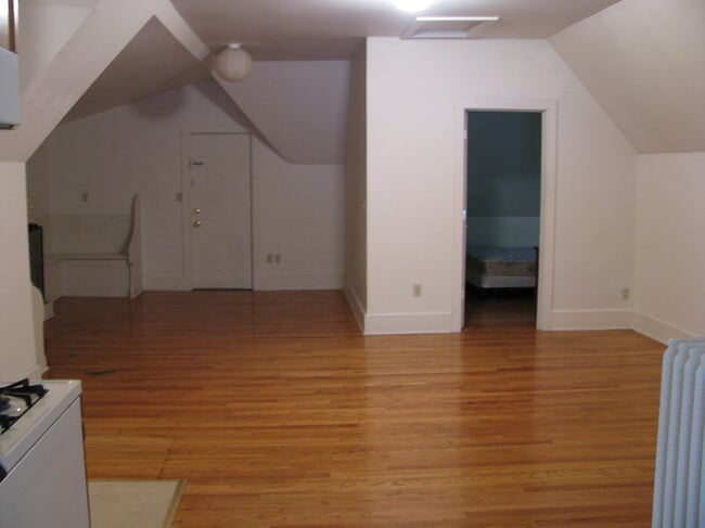 Building Photo - 503 W Green St