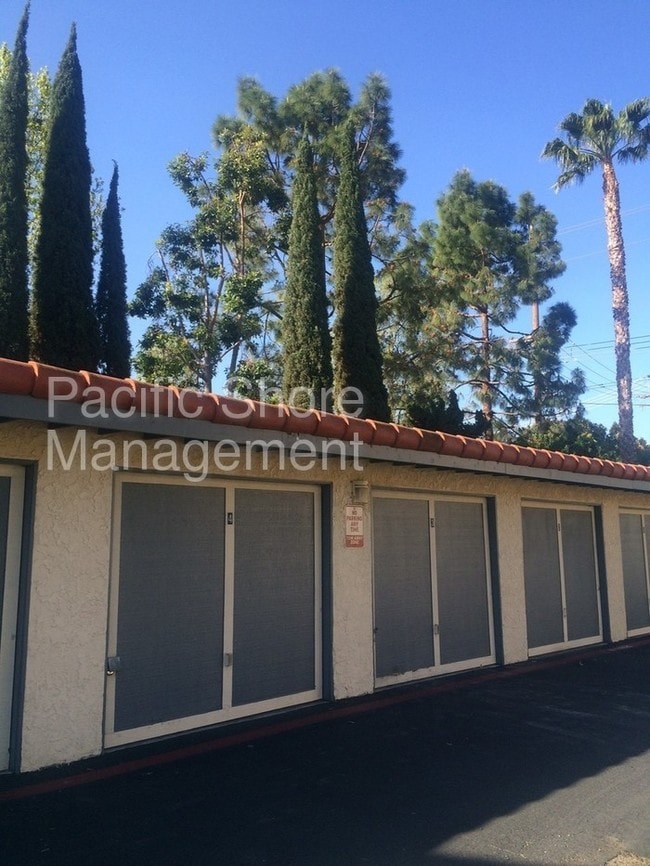 Building Photo - 415 N Emerald Dr