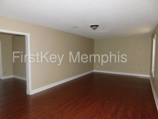 Foto del edificio - 8970 Hertford Pl E