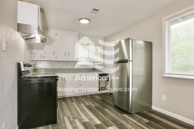 Foto del edificio - 1615 Madden Rd