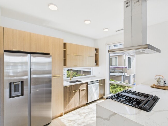 Custom Kitchen - 904 Quinnipiac Ave