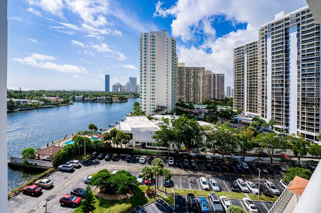 Foto del edificio - 20515 E Country Club Dr