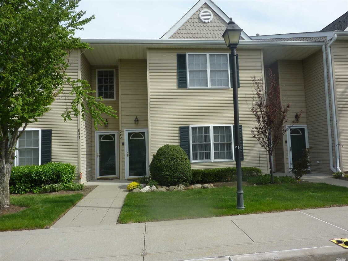 887 Altessa Blvd, Melville, NY 11747 Apartment for Rent in Melville