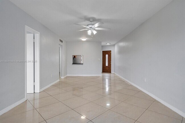 Foto del edificio - 1671 NE Miami Gardens Dr