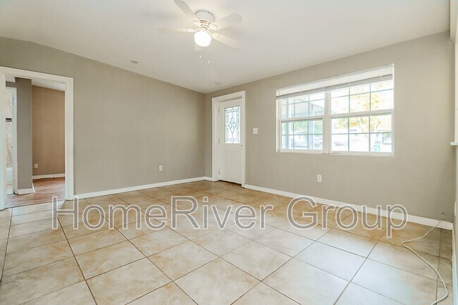 Foto del edificio - 9665 Crestview St