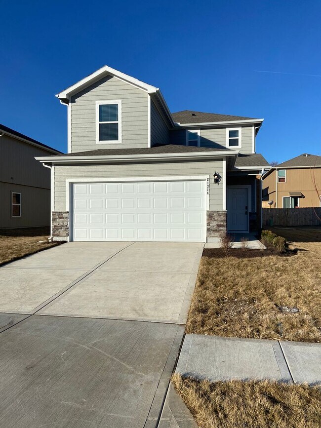 Building Photo - *Pre-leasing* Three Bedroom | Two and a Ha...