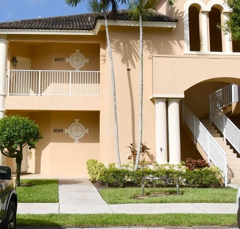 Foto principal - 8029 Carnoustie Pl