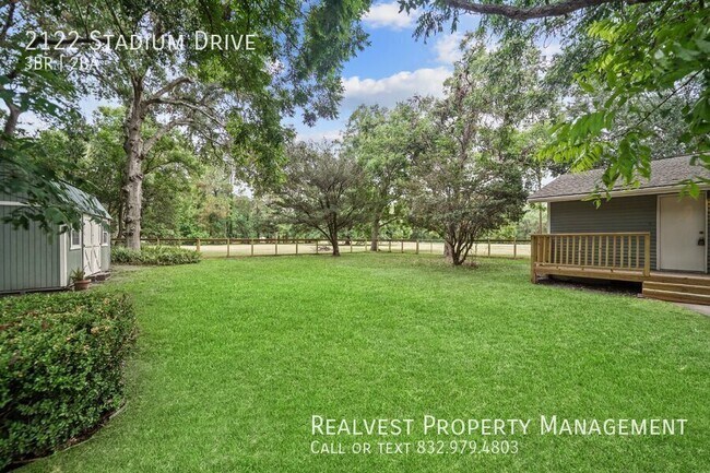 Building Photo - 2122 Stadium Dr