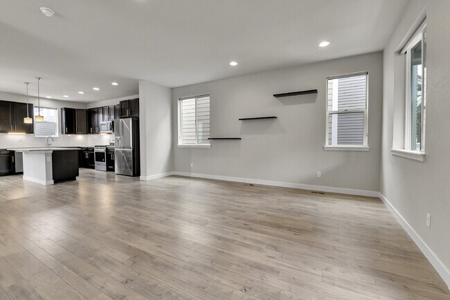 Foto del edificio - $2,720.95 - 3 Bed, 2.5 Bath Home in Aurora with AC and In Unit Laundry!