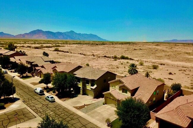 Building Photo - 44236 Adobe Cir