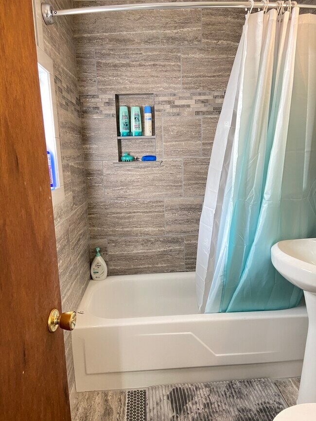 Beautiful new remodeled bathroom - 3203 W Taft St