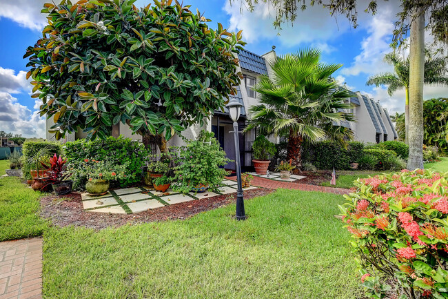 Building Photo - 4456 Fountains Dr