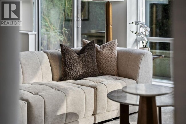 Building Photo - 638 Beach Crescent